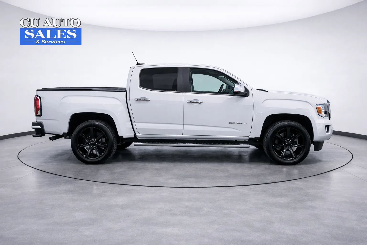 Used 2017 GMC Canyon Denali image 7