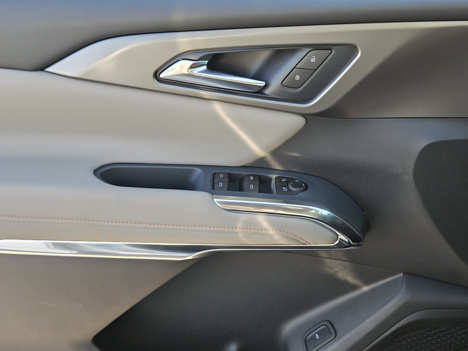 New 2027 Chevrolet Traverse LT w/ Midnight/Sport Edition FWD image 16