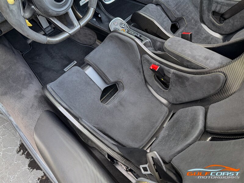 Used 2020 McLaren 600LT Spider RWD image 23