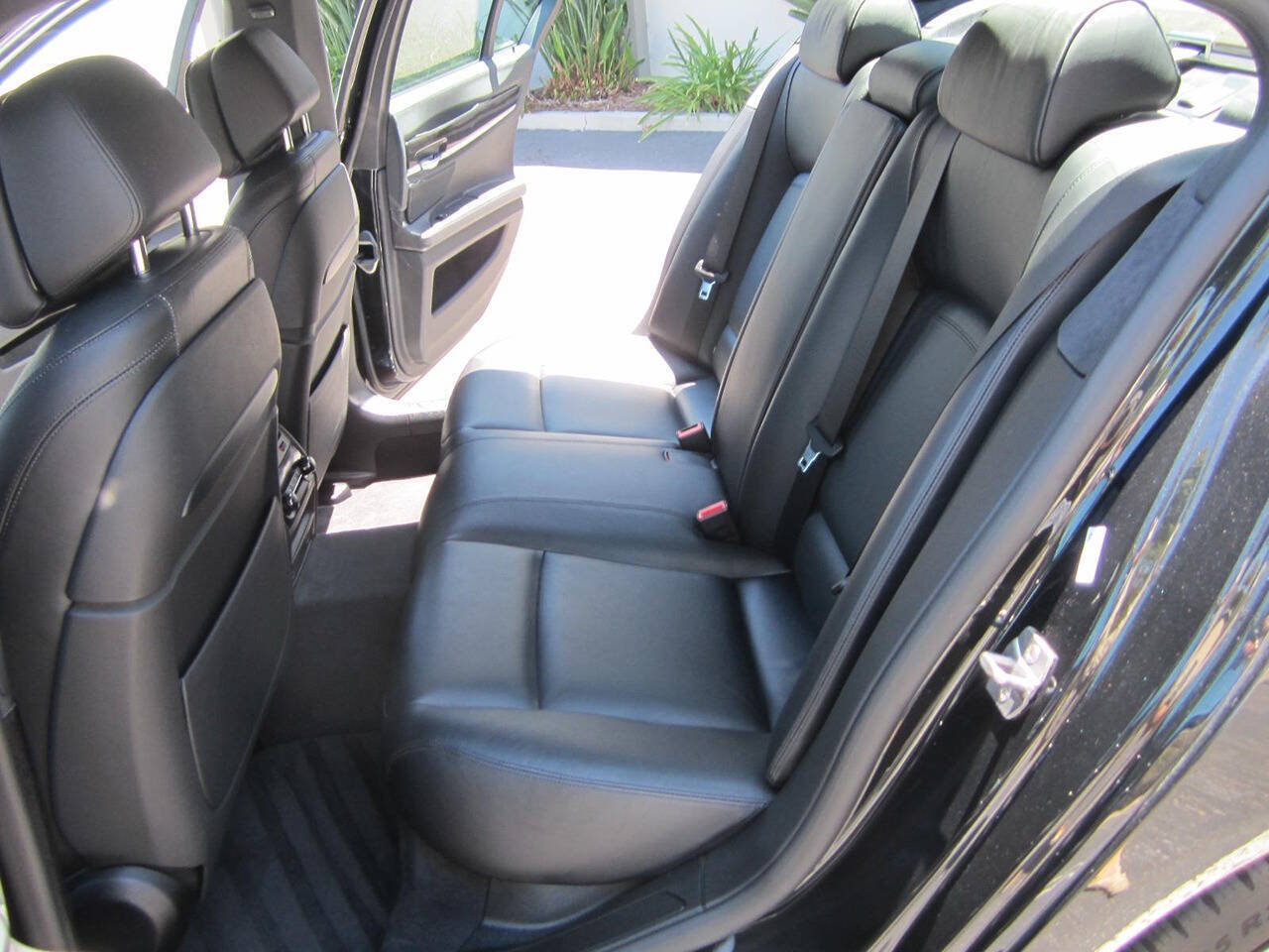 Used 2013 BMW 750i RWD image 18