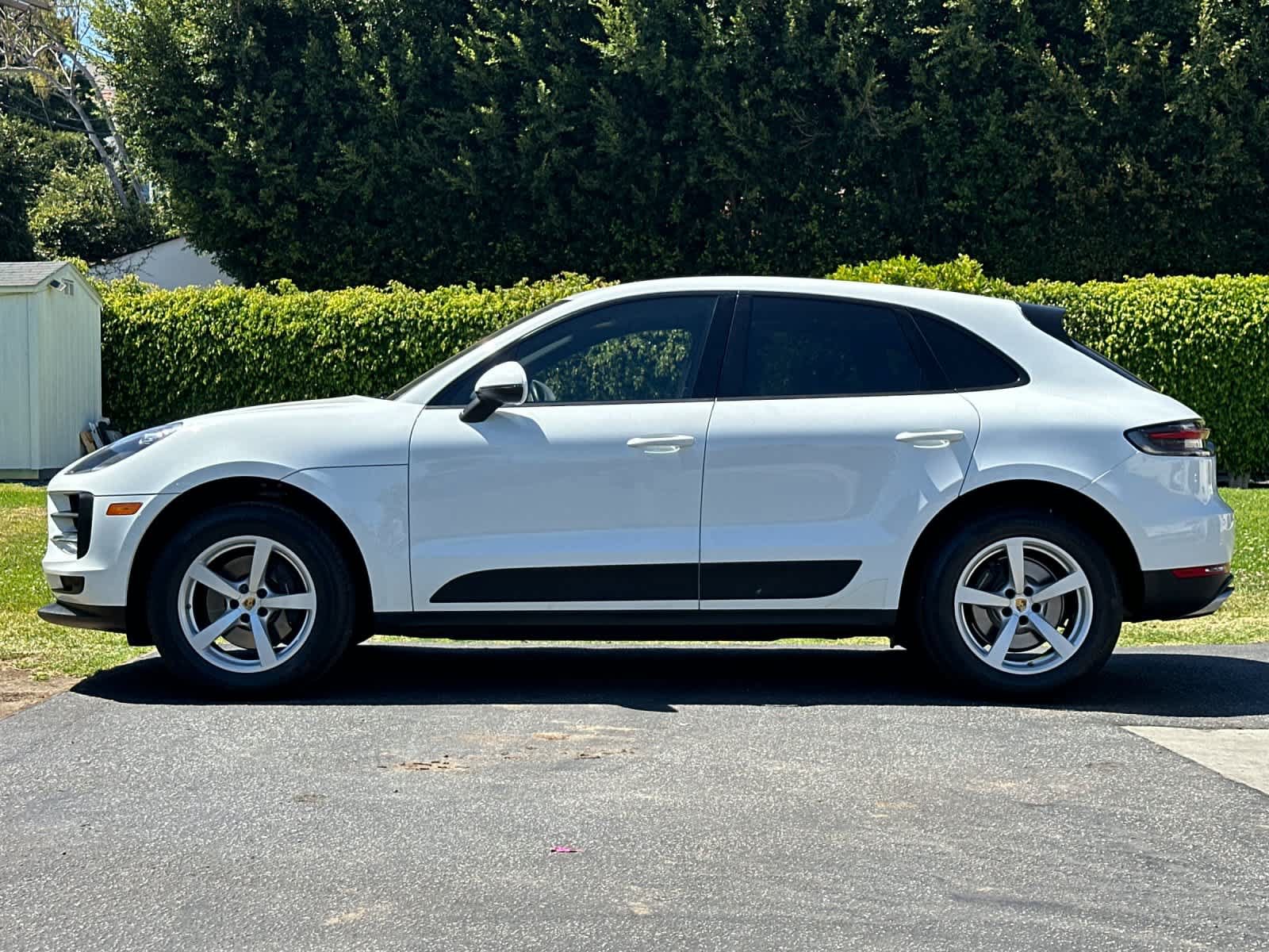 Certified 2019 Porsche Macan AWD/4WD image 2