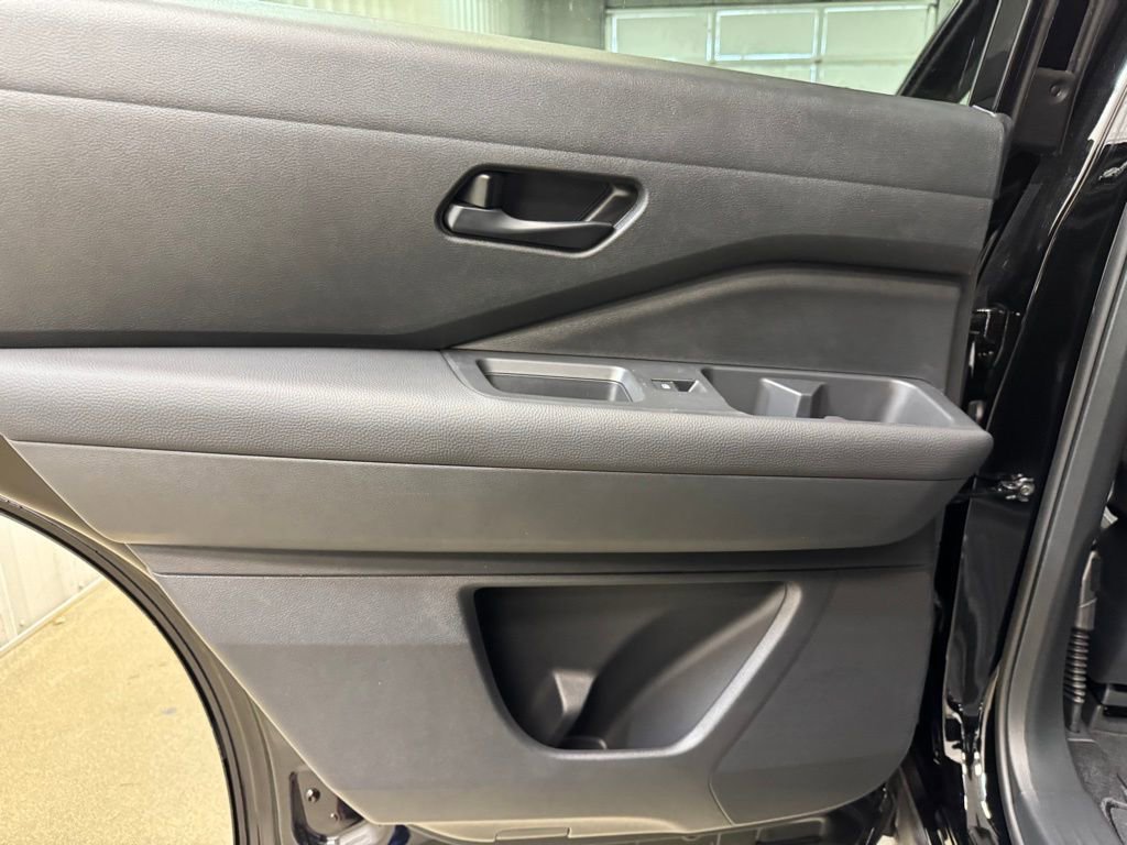 New 2026 Nissan Pathfinder SV image 14