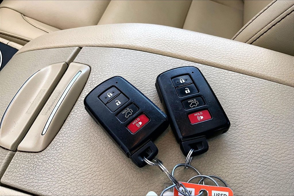 Used 2019 Toyota Highlander XLE AWD/4WD image 36
