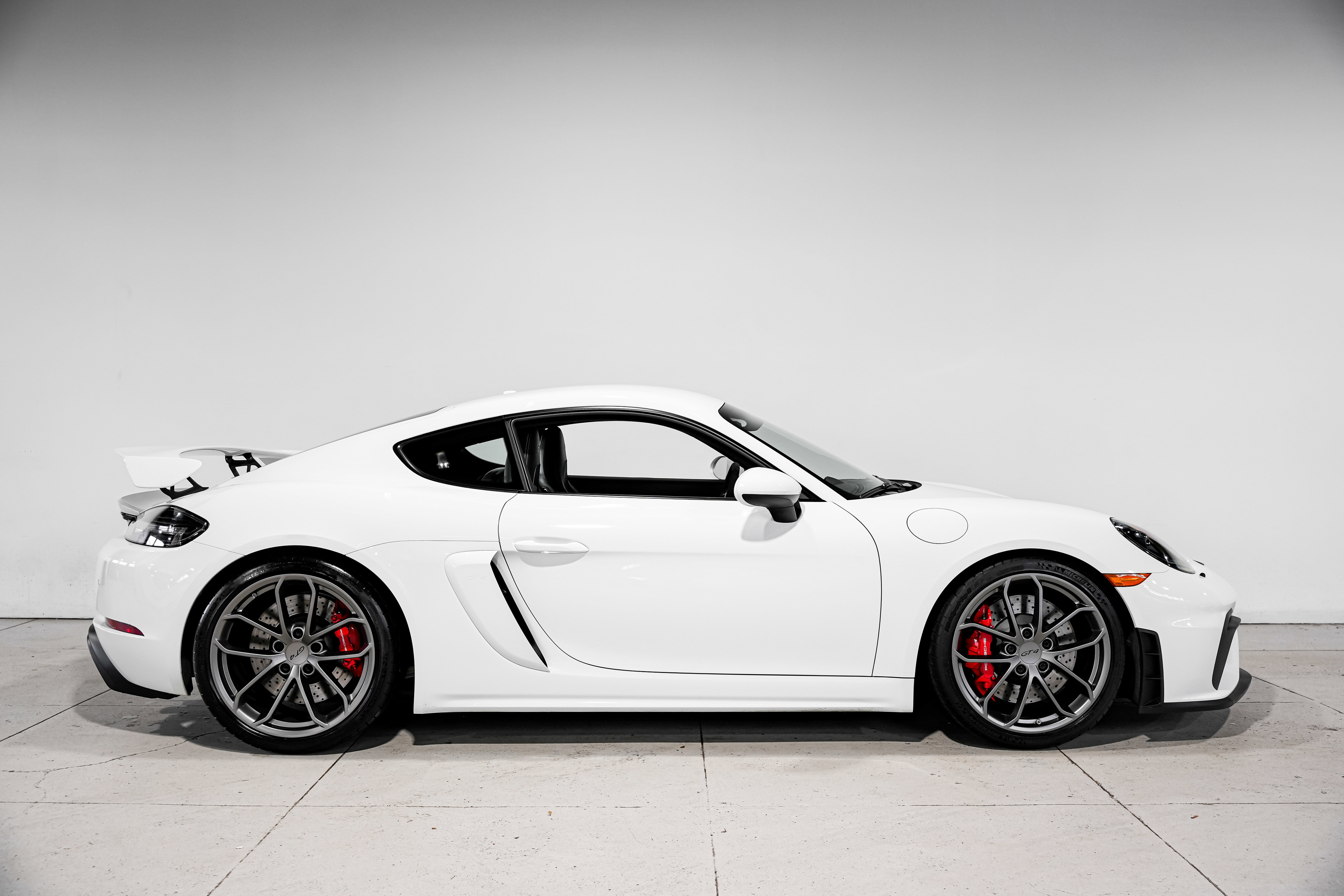 Used 2020 Porsche 718 Cayman GT4 image 2