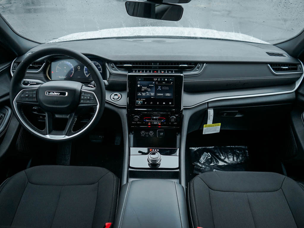 New 2025 Jeep Grand Cherokee Laredo image 11