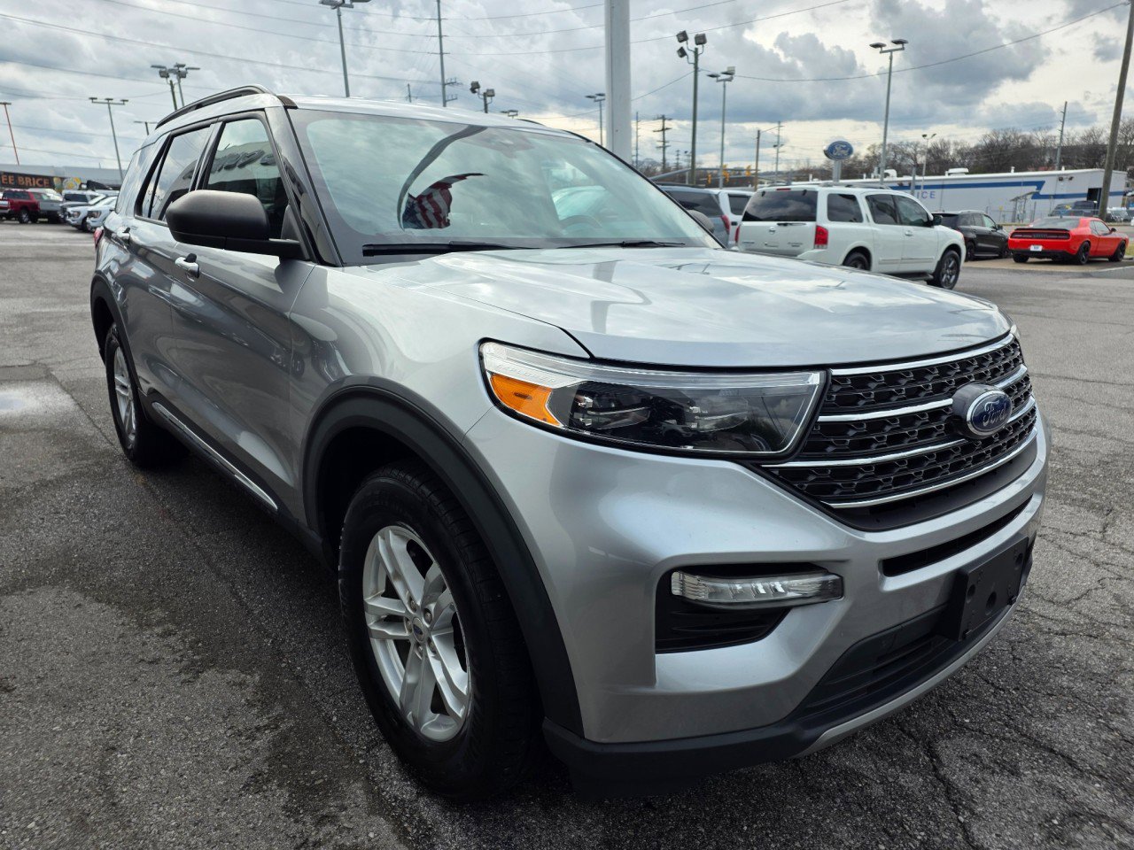 Used 2021 Ford Explorer XLT w/ Equipment Group 202A image 8