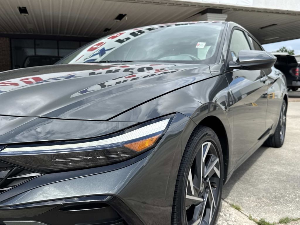 Used 2025 Hyundai Elantra SEL image 6