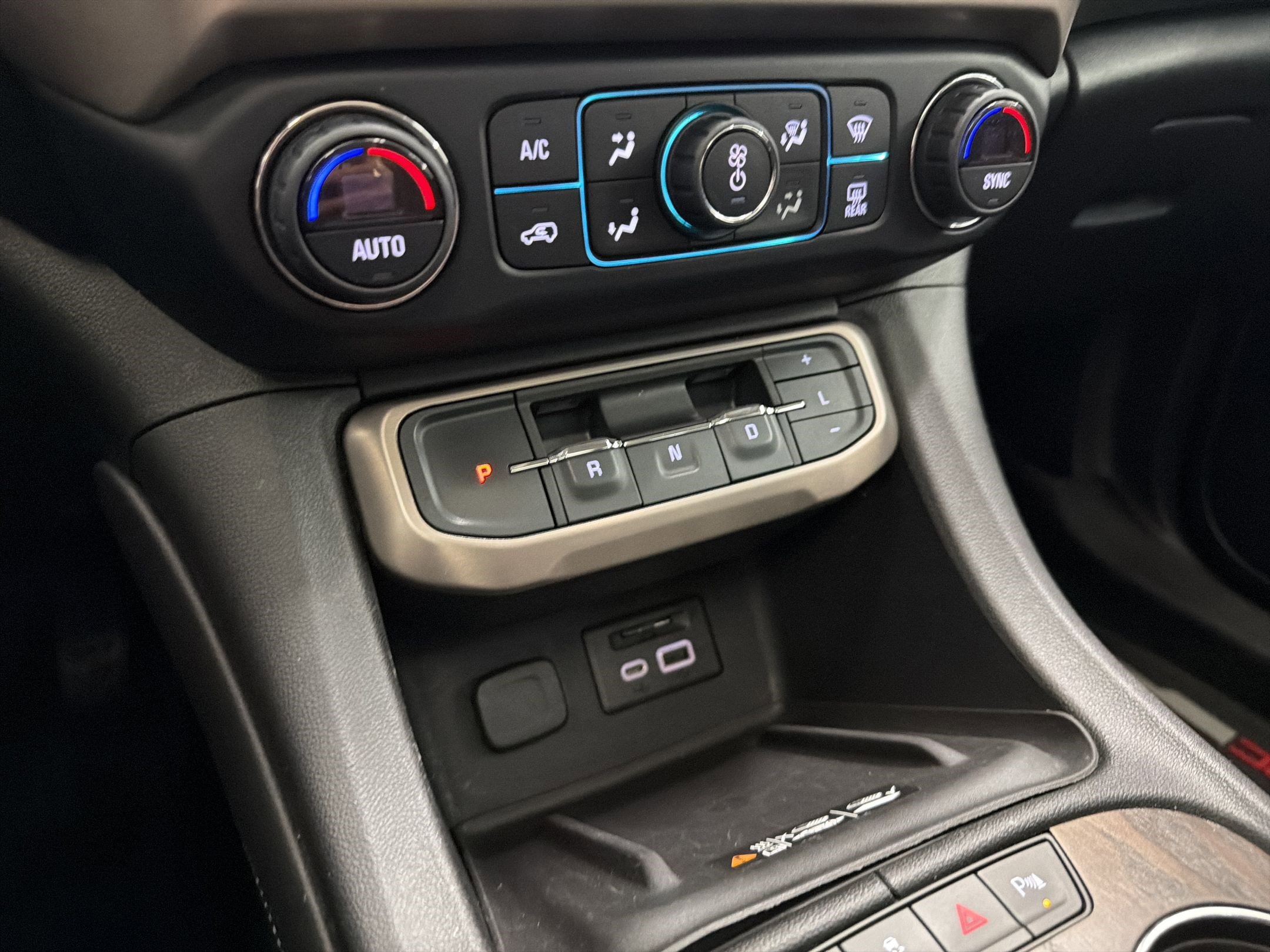 Used 2020 GMC Acadia Denali w/ Technology Package image 17