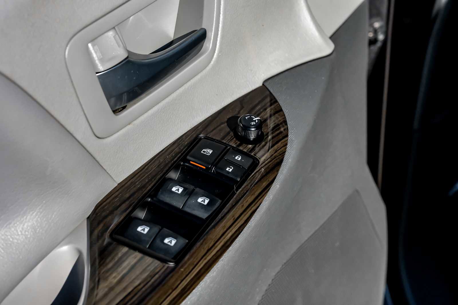 Used 2018 Toyota Sienna XLE image 47