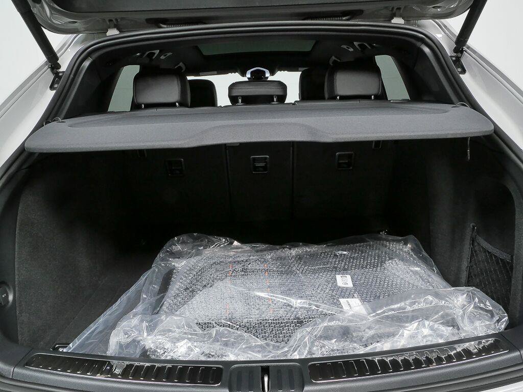Certified 2026 Porsche Macan Turbo AWD/4WD image 30