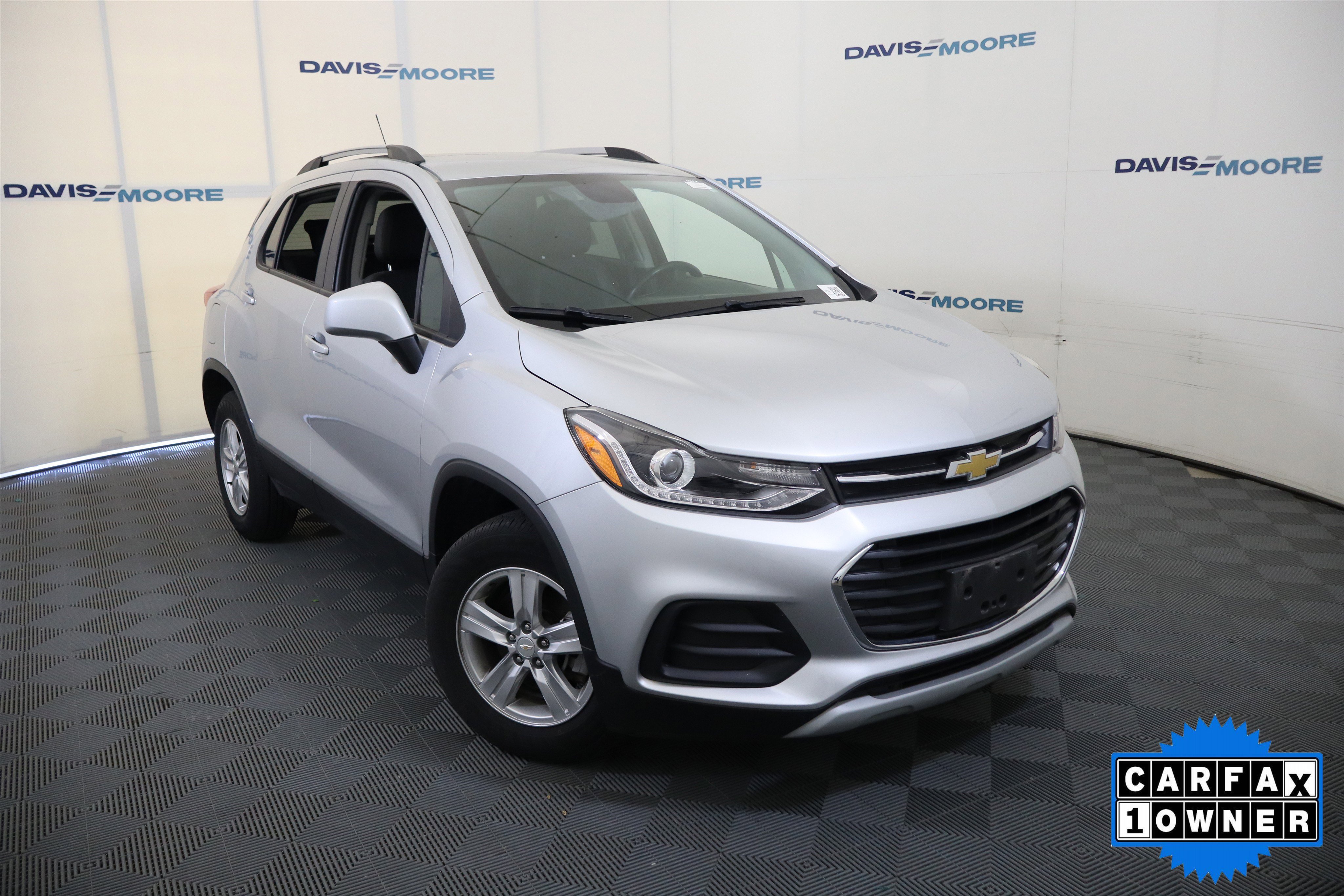 Used 2022 Chevrolet Trax LT w/ LT Convenience Package AWD/4WD image 2