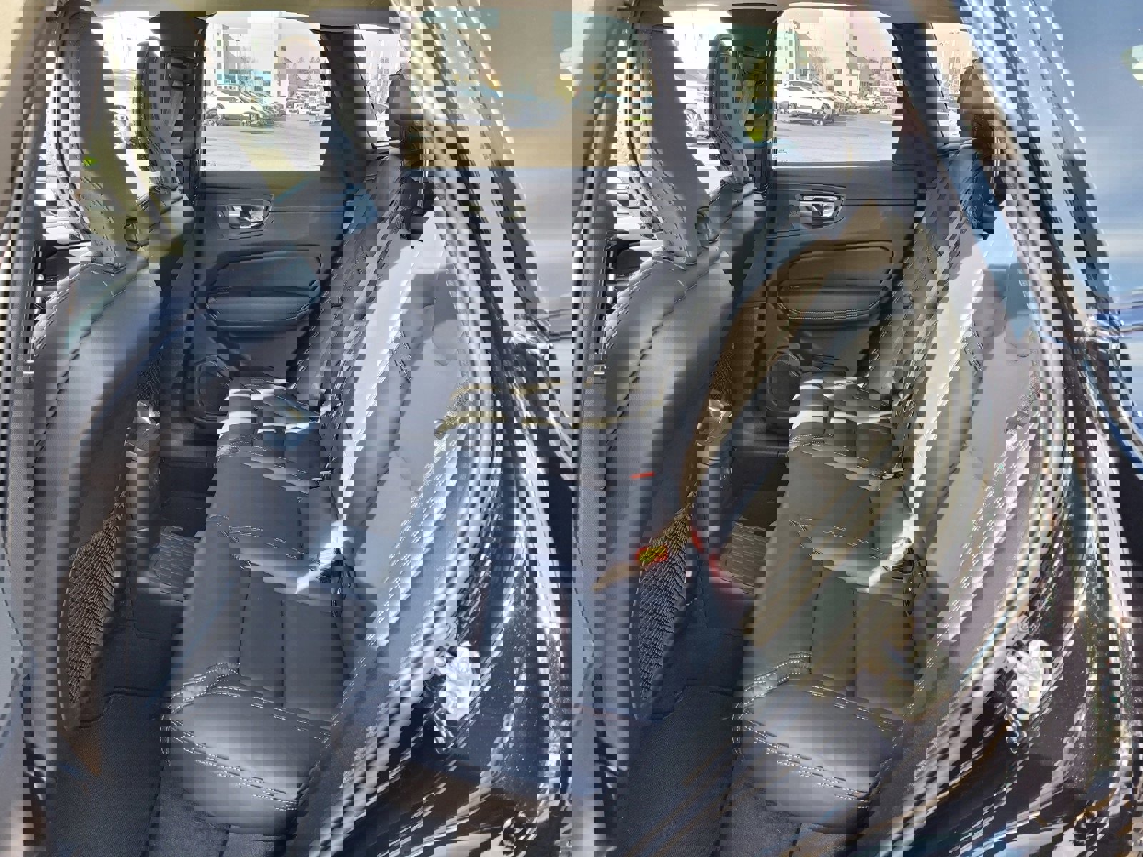 Certified 2024 Volvo XC60 T8 Ultimate w/ Protection Package Premier image 12