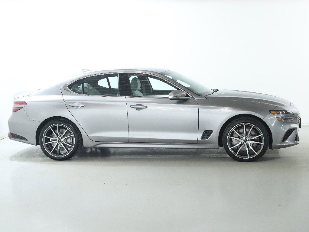 Used 2024 Genesis G70 2.5T image 11