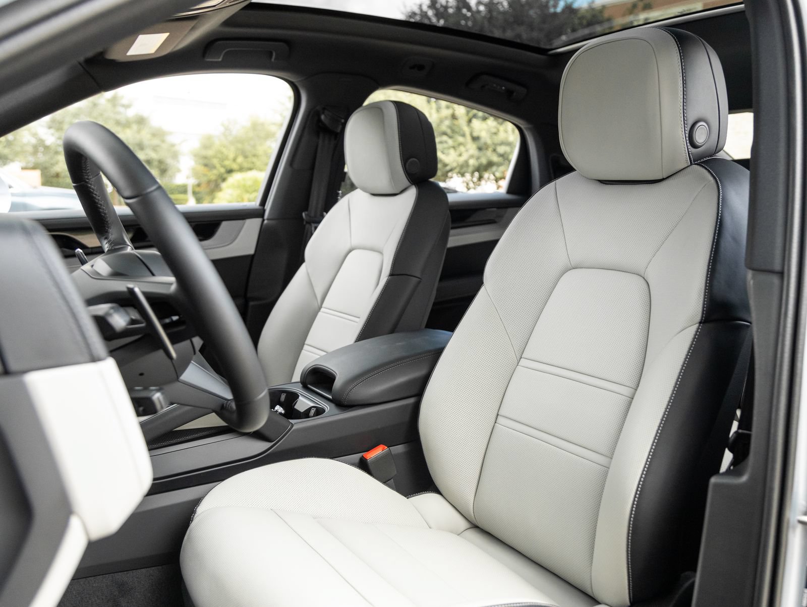New 2026 Porsche Cayenne Coupe AWD/4WD image 5