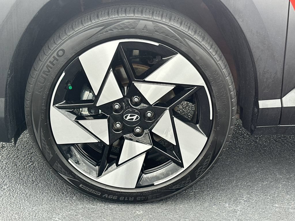 Used 2024 Hyundai Kona Limited FWD image 11