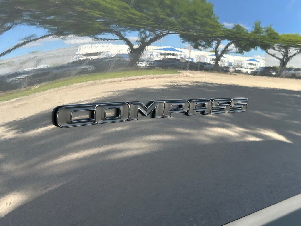 Used 2024 Jeep Compass Latitude image 24