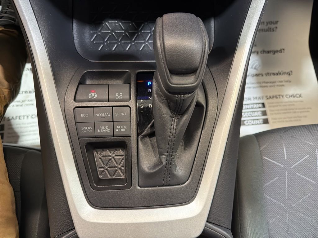 Used 2025 Toyota RAV4 XLE image 30