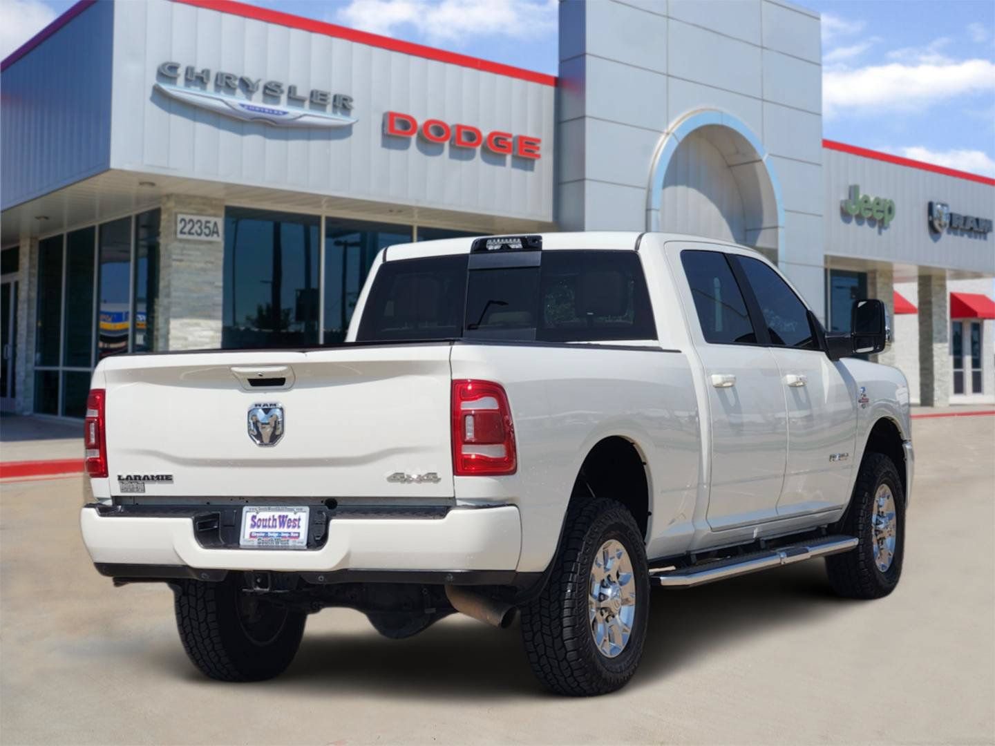 Used 2023 RAM 2500 Laramie AWD/4WD image 5