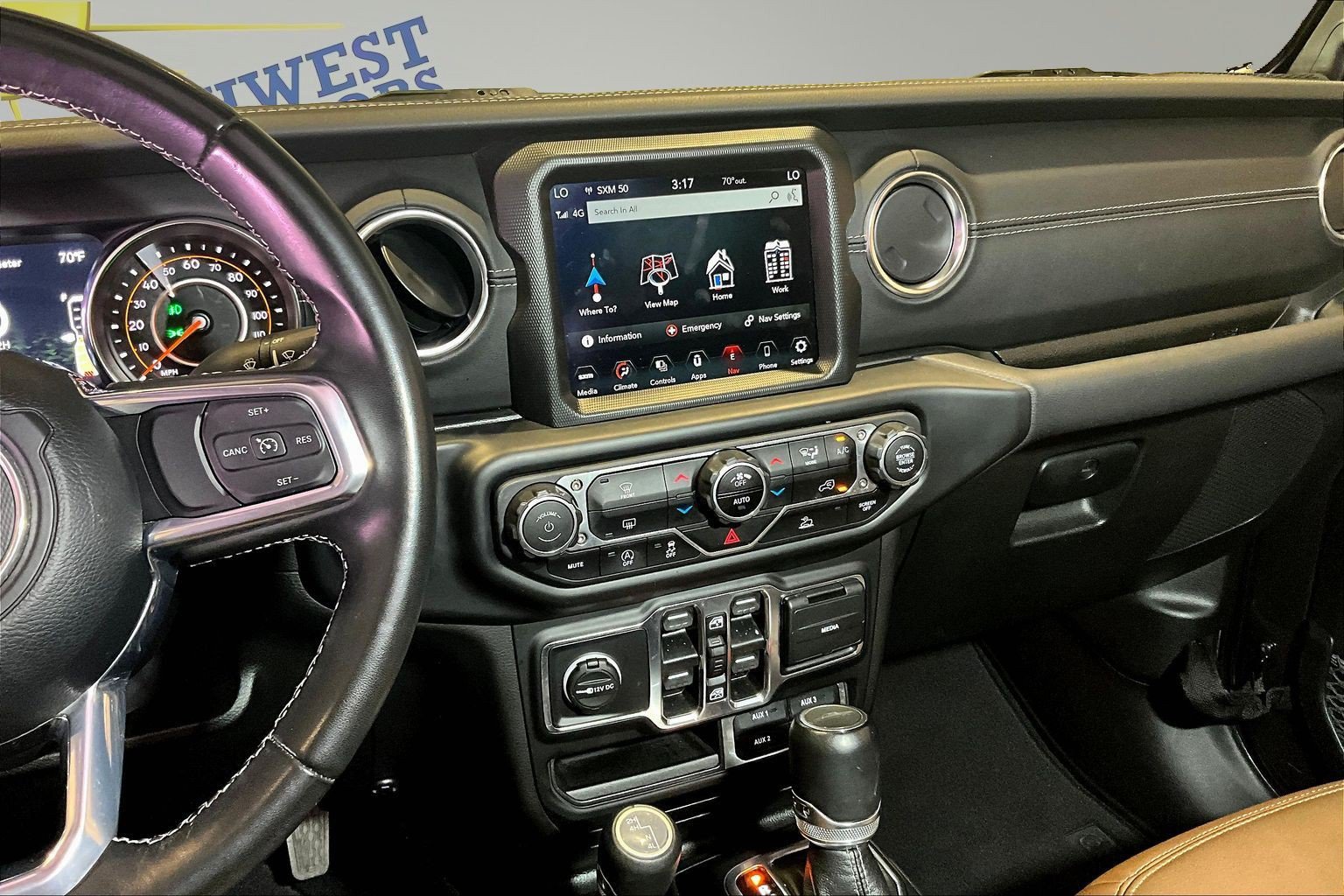 Used 2022 Jeep Gladiator Overland w/ Popular Equipment Package AWD/4WD image 11