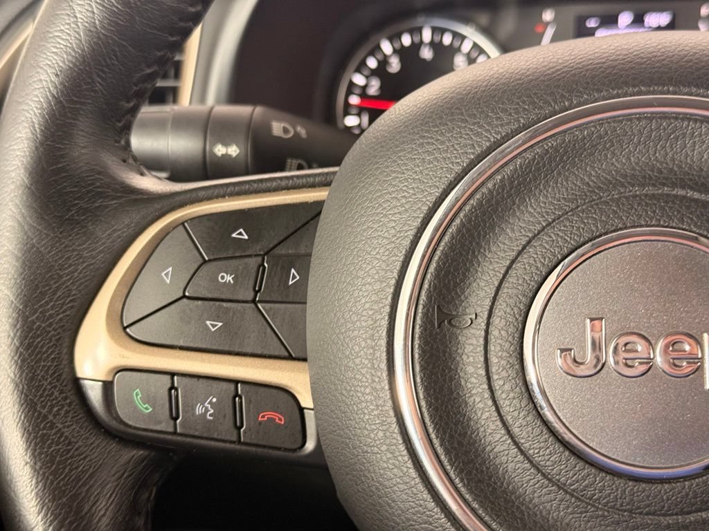 Used 2015 Jeep Renegade Latitude AWD/4WD image 31