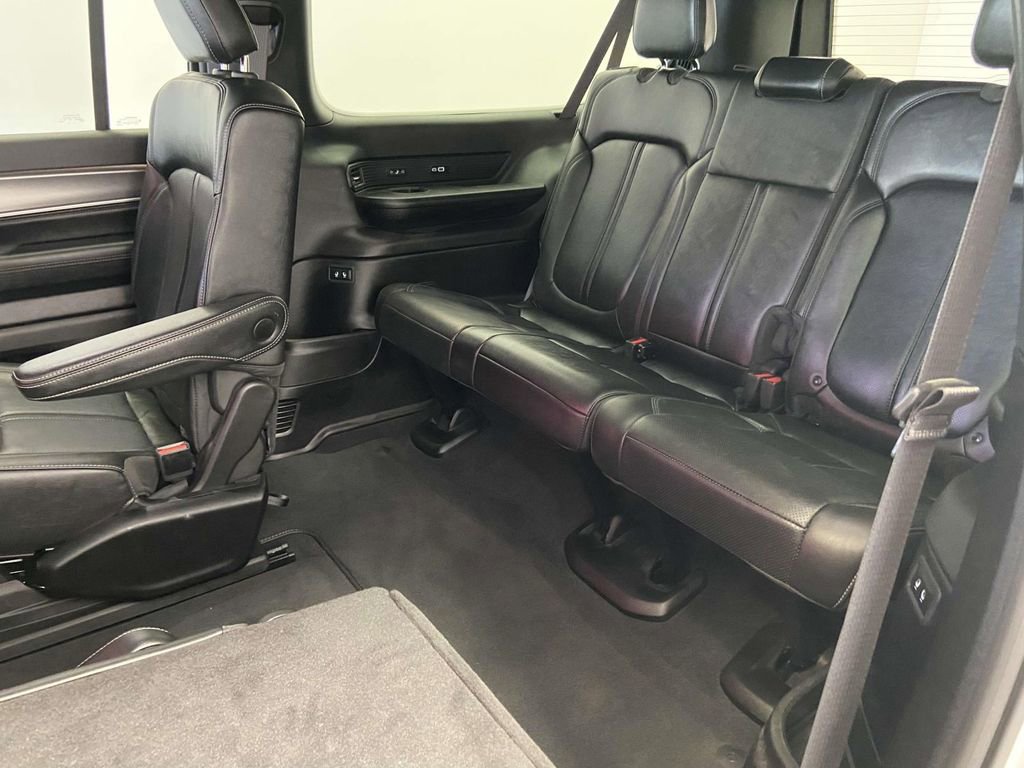 Used 2025 Jeep Wagoneer L Series II AWD/4WD image 14