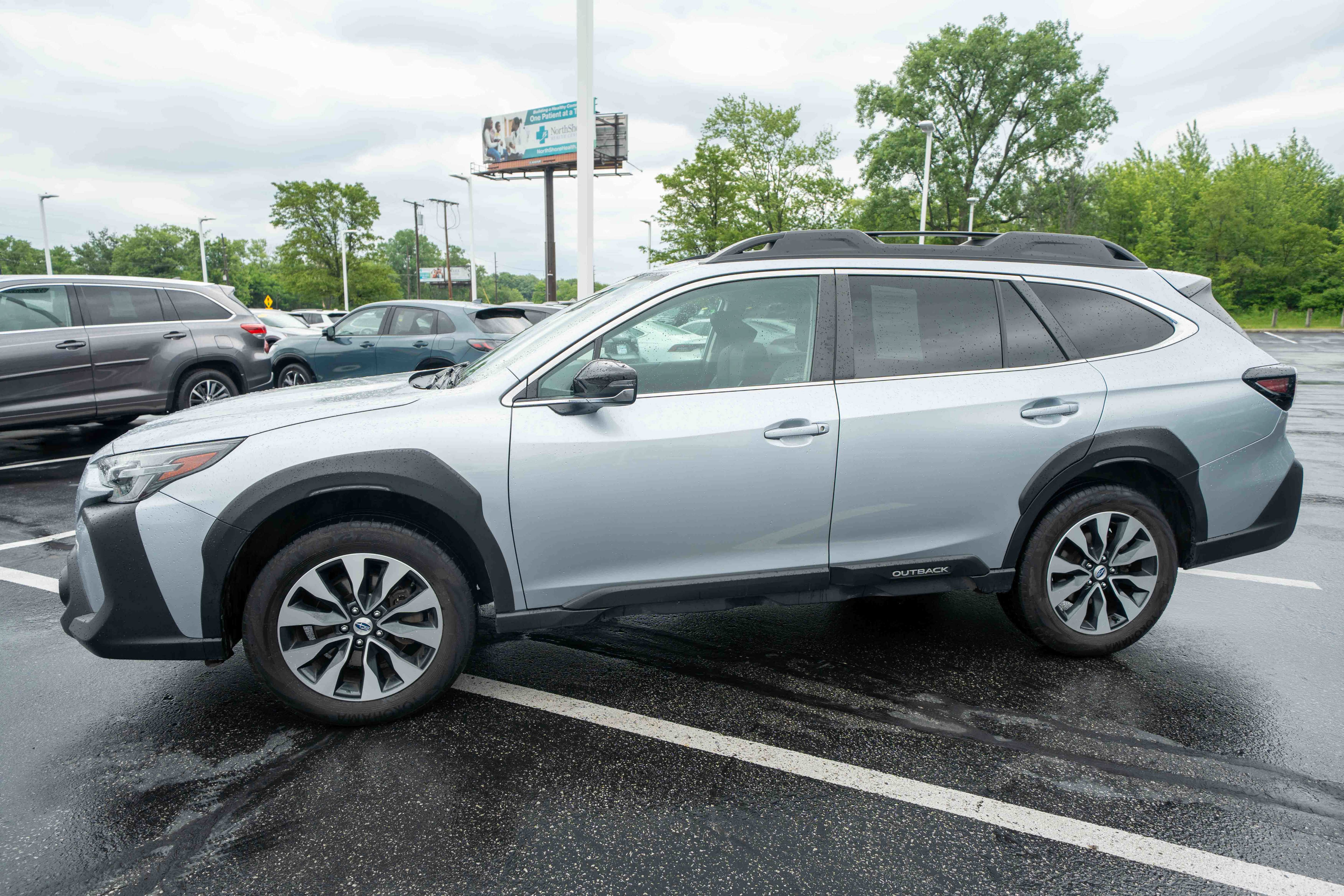 Used 2023 Subaru Outback Limited AWD/4WD image 3