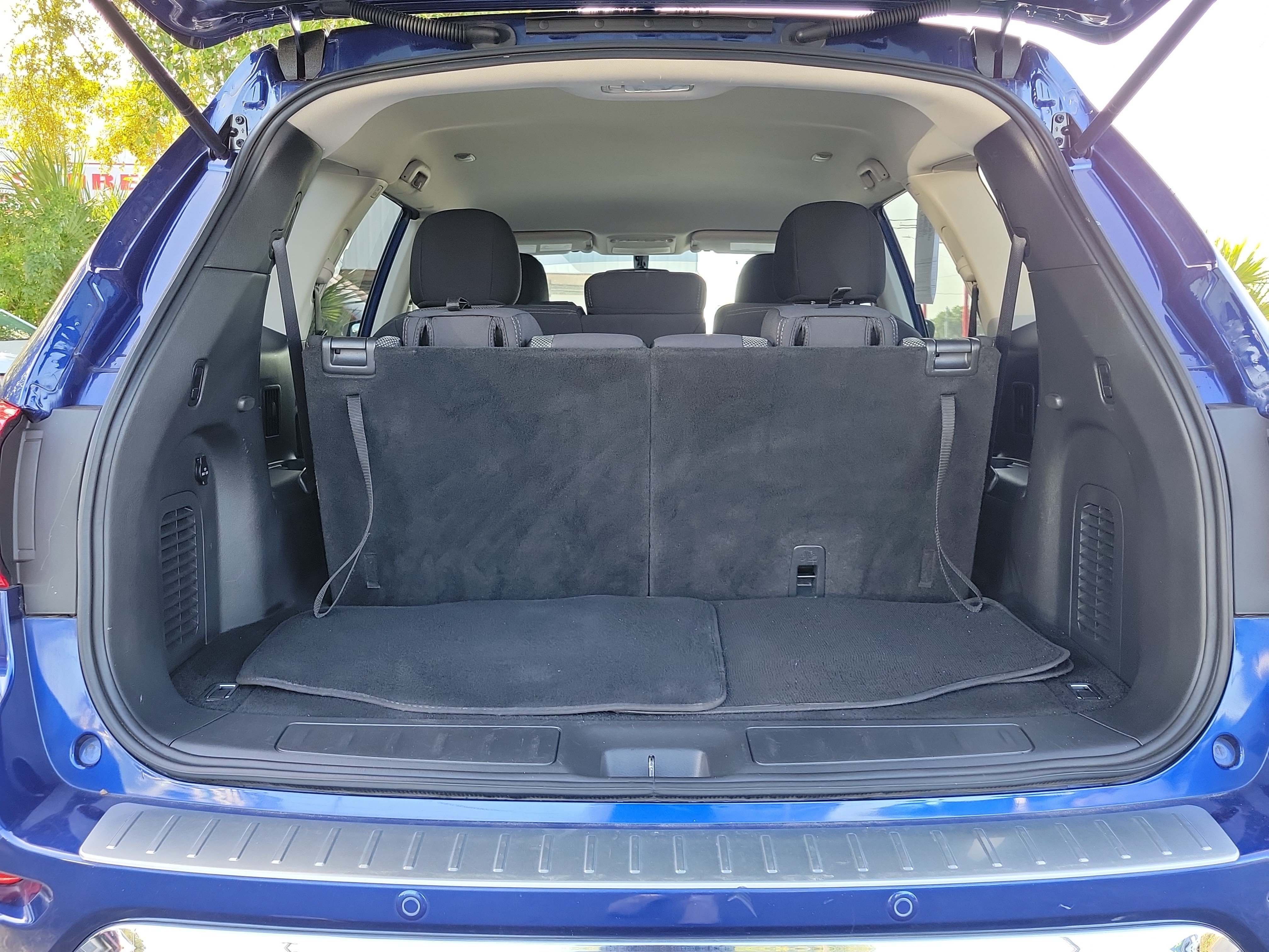 Used 2018 Nissan Pathfinder SV FWD image 10