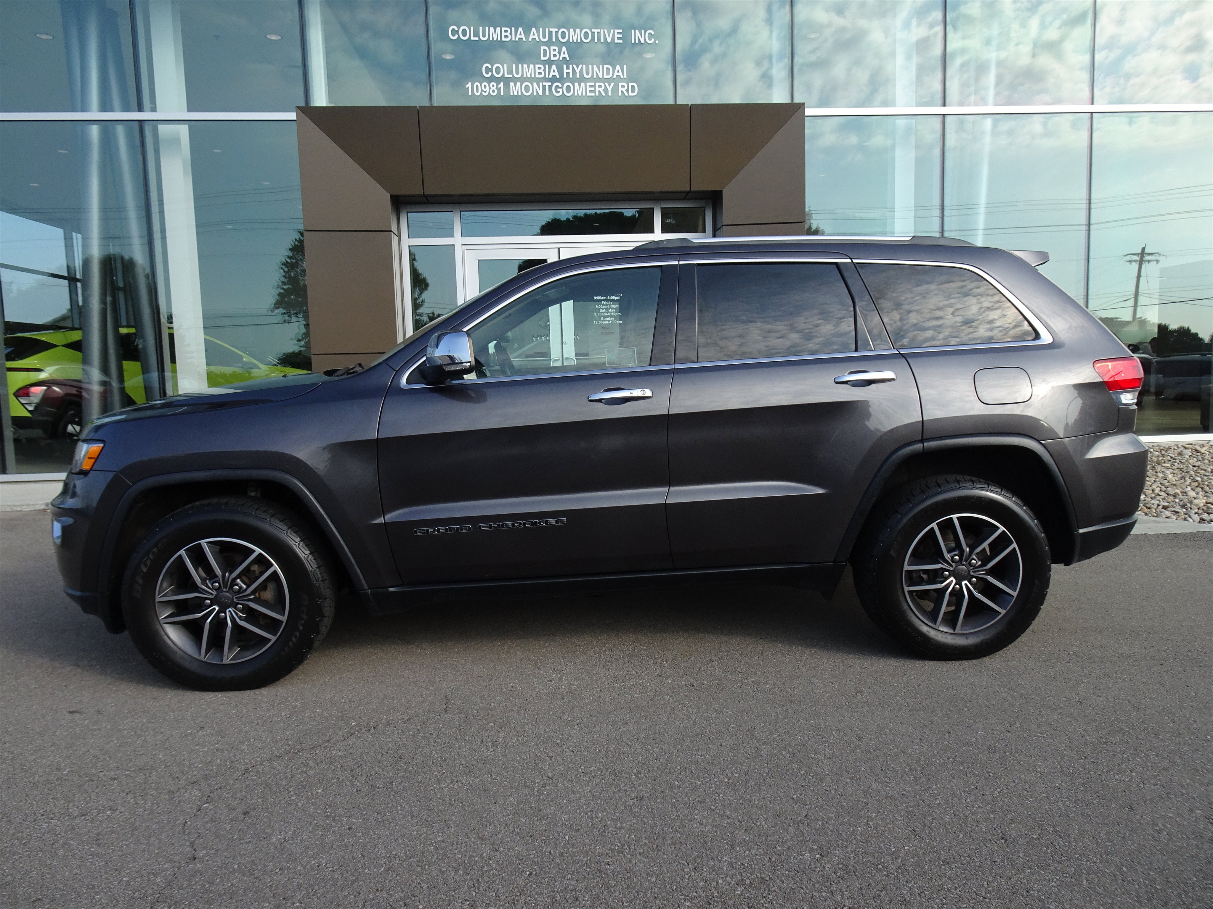 Used 2019 Jeep Grand Cherokee Limited AWD/4WD image 2