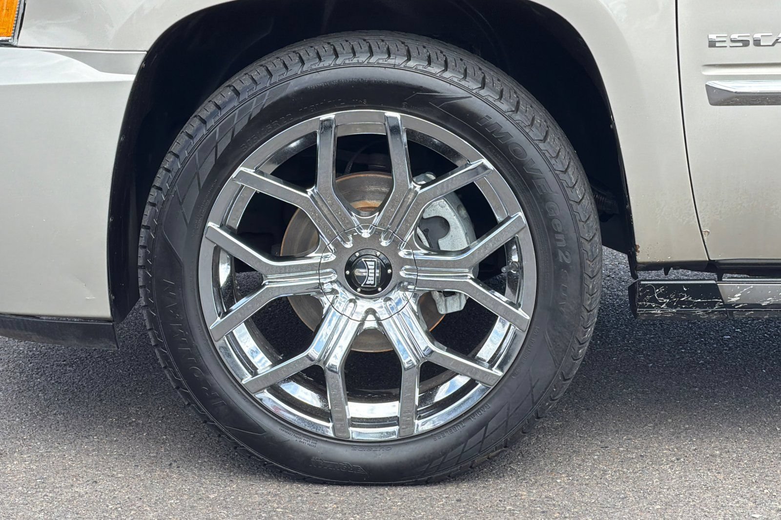 Used 2013 Cadillac Escalade ESV Platinum AWD/4WD image 28