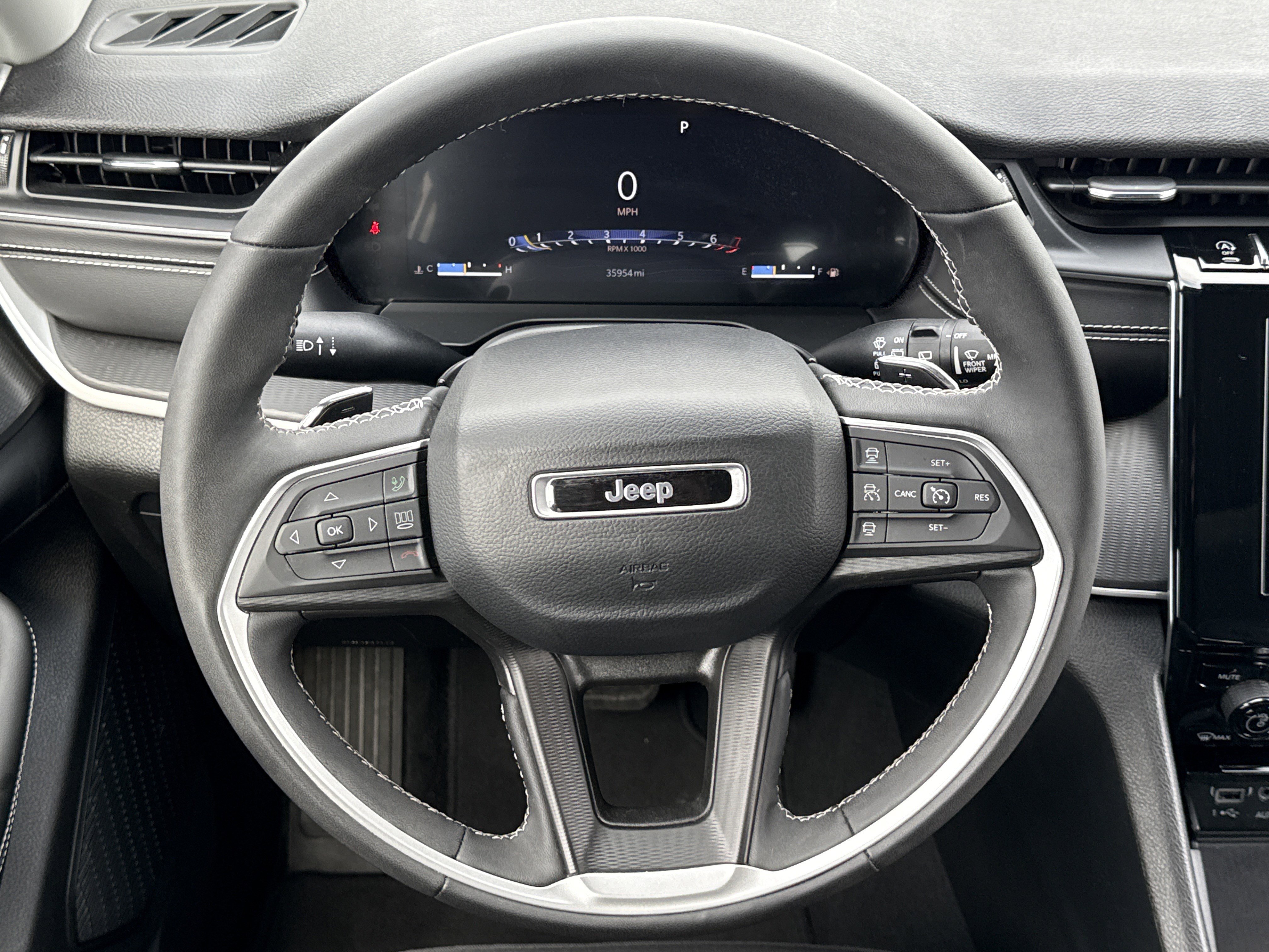 Used 2023 Jeep Grand Cherokee Laredo X w/ Luxury Tech Group I image 17