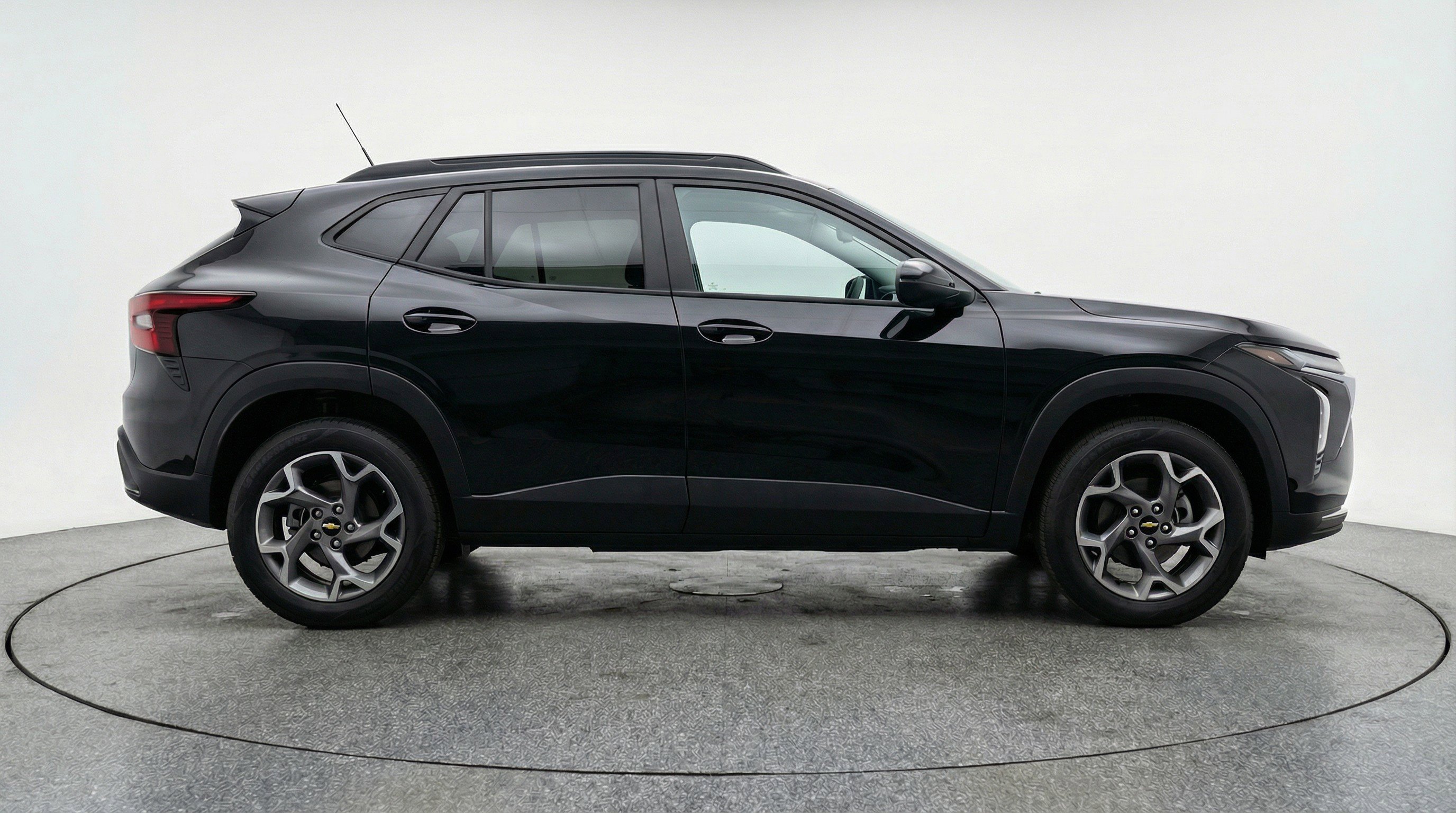 Used 2025 Chevrolet Trax LT image 11