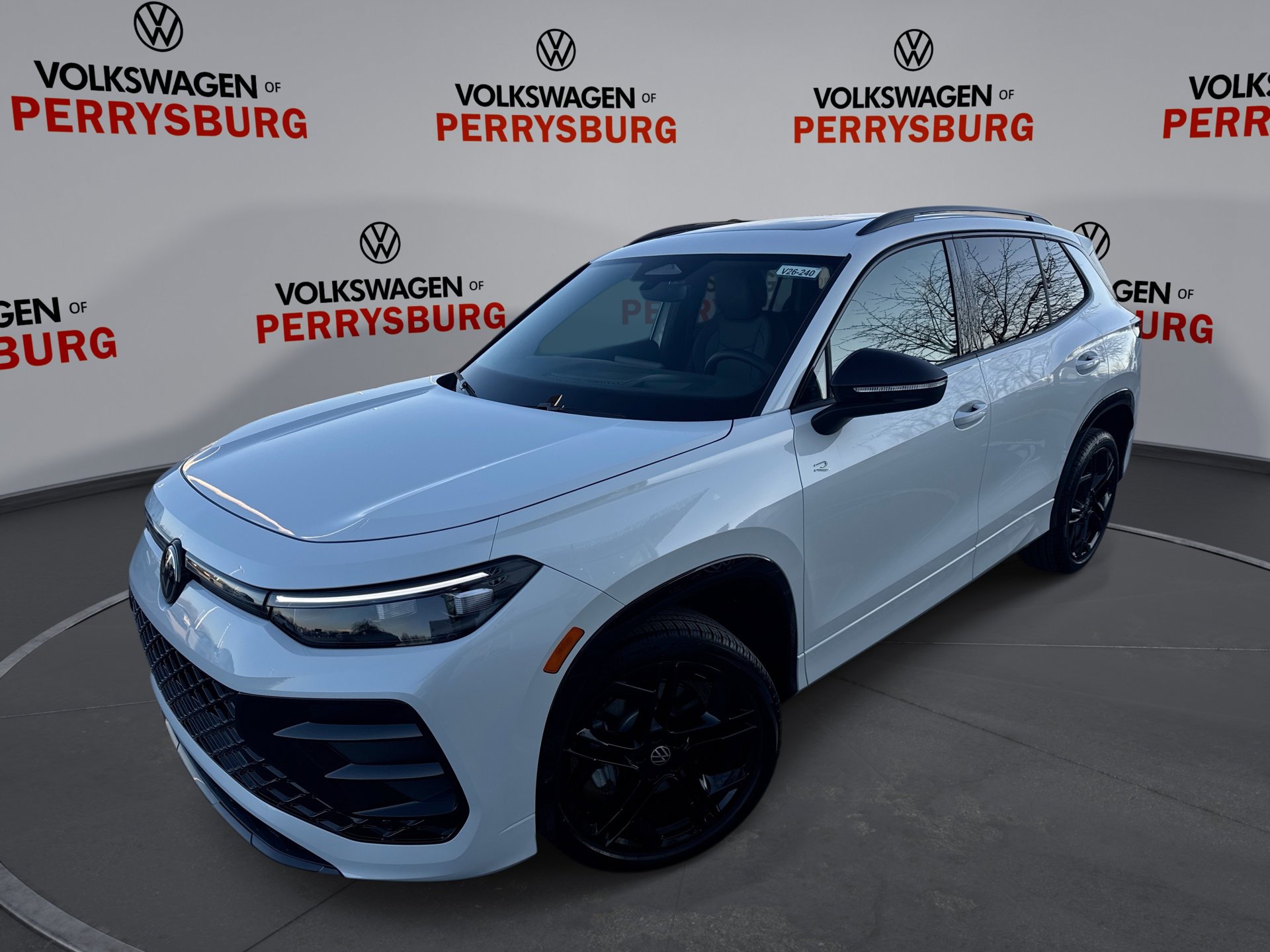 New 2026 Volkswagen Tiguan SE R-Line image 1