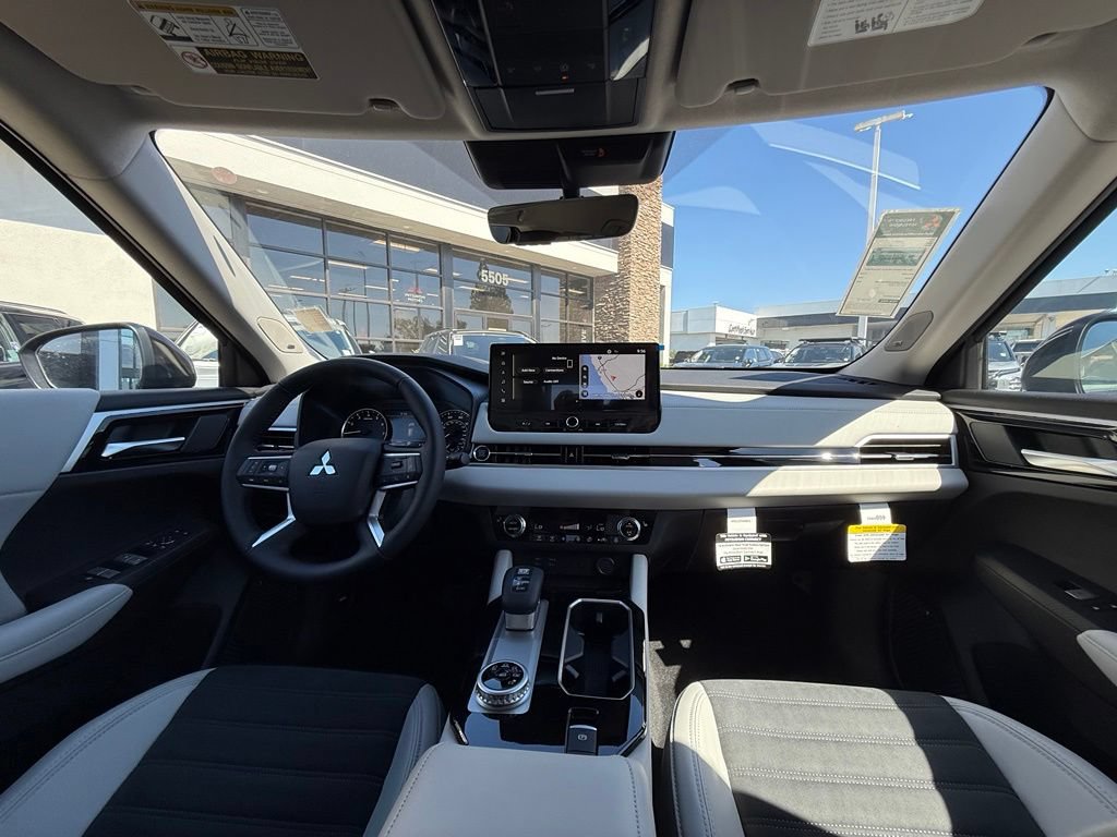 New 2026 Mitsubishi Outlander FWD image 19