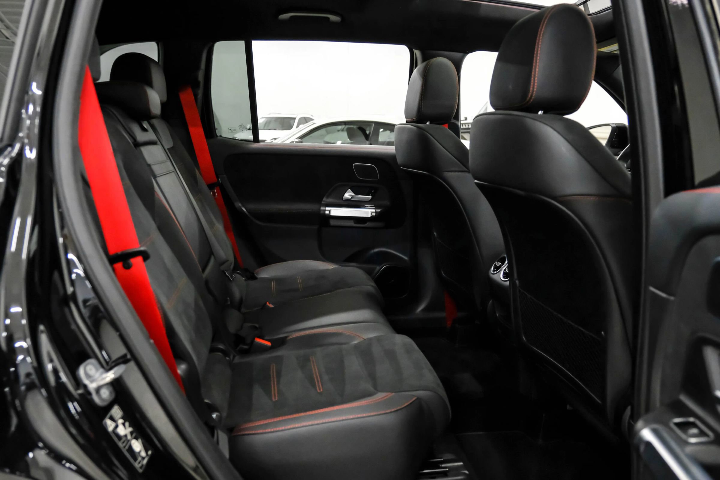 Used 2024 Mercedes-Benz GLB 35 AMG 4MATIC image 34