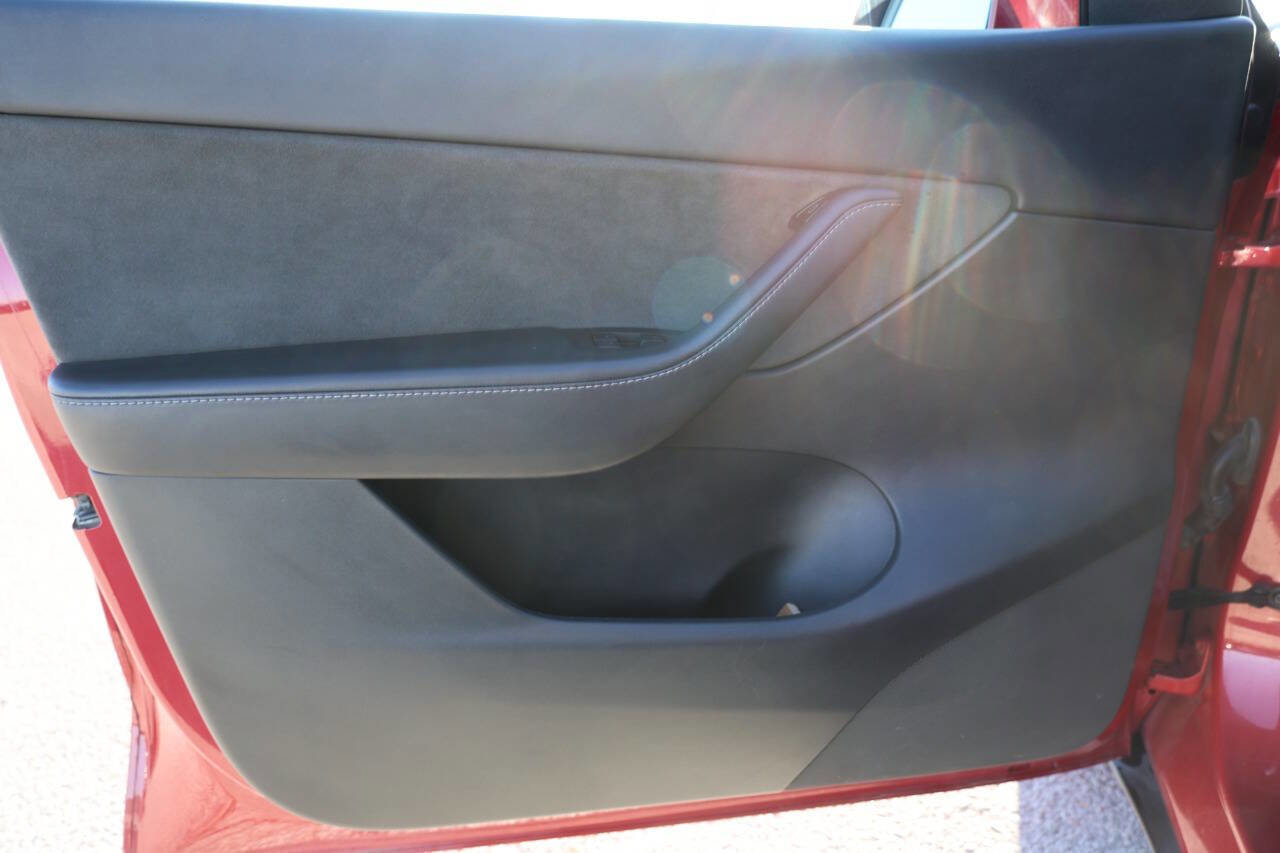 Used 2022 Tesla Model Y Long Range AWD/4WD image 11