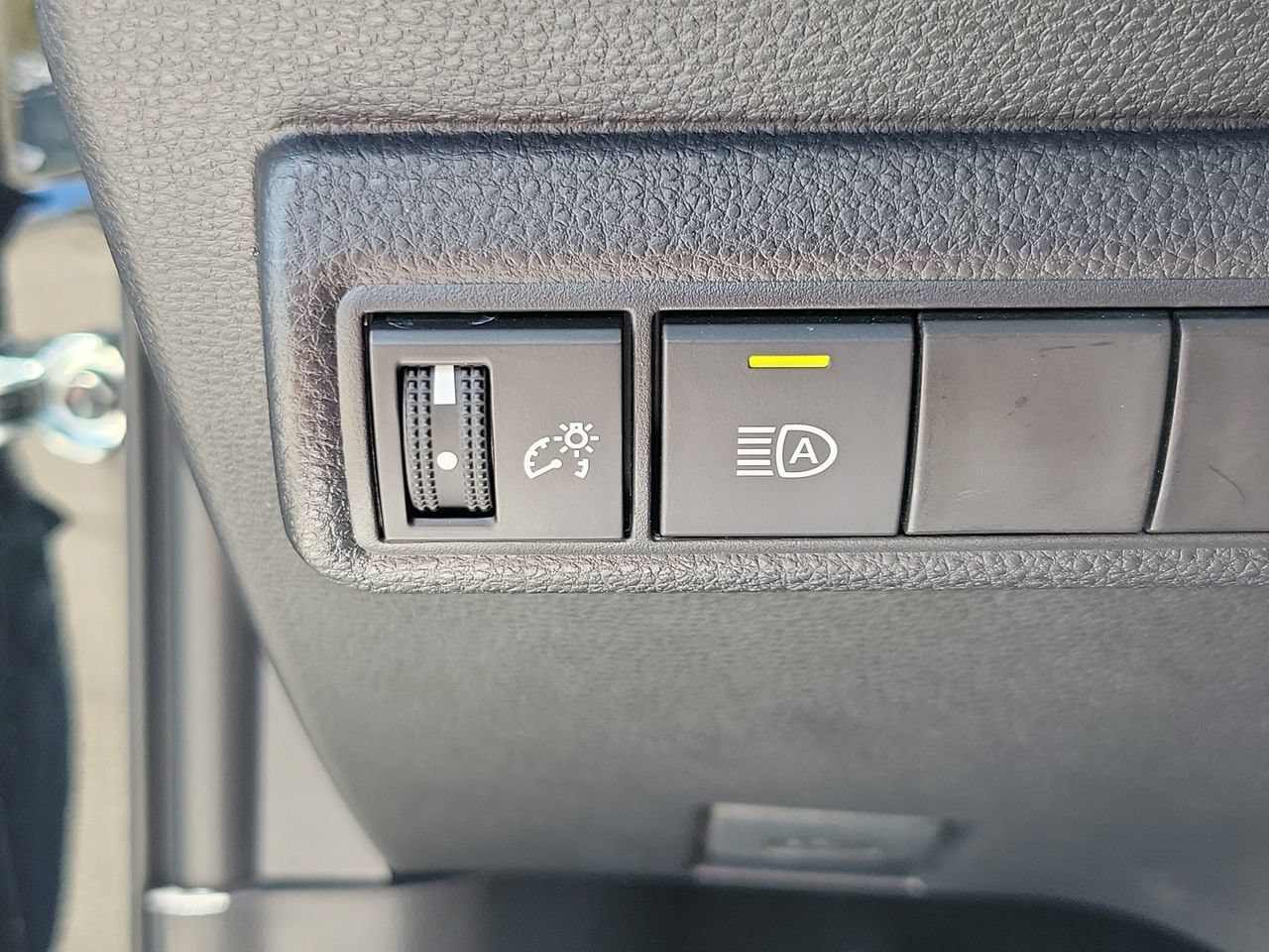 Used 2026 Toyota Corolla LE FWD image 30