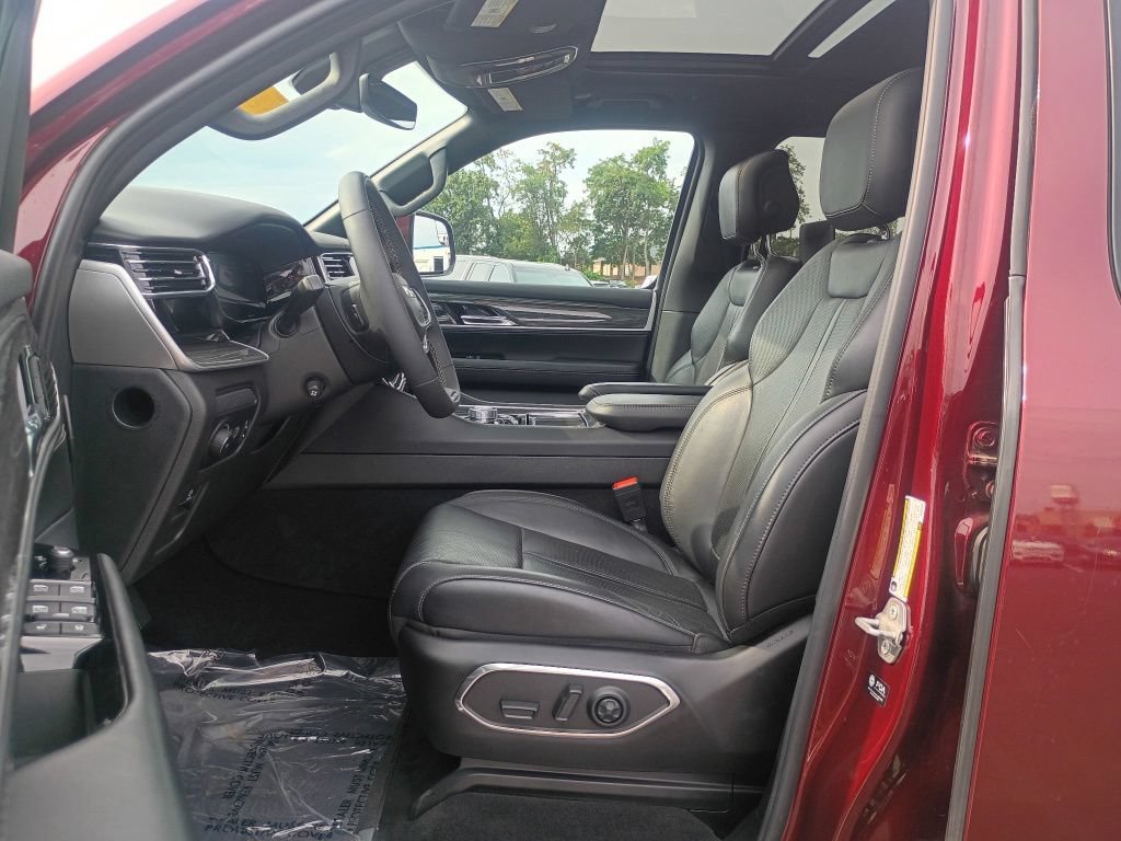Used 2022 Jeep Wagoneer Series III w/ Premium Group I AWD/4WD image 31