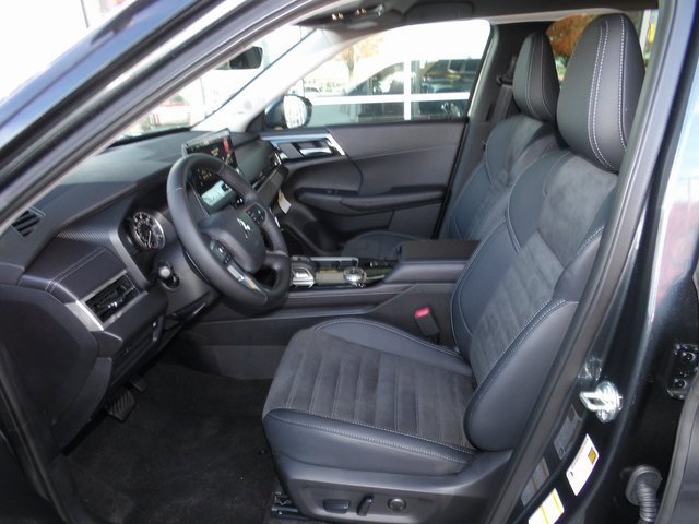 New 2025 Mitsubishi Outlander SE image 15