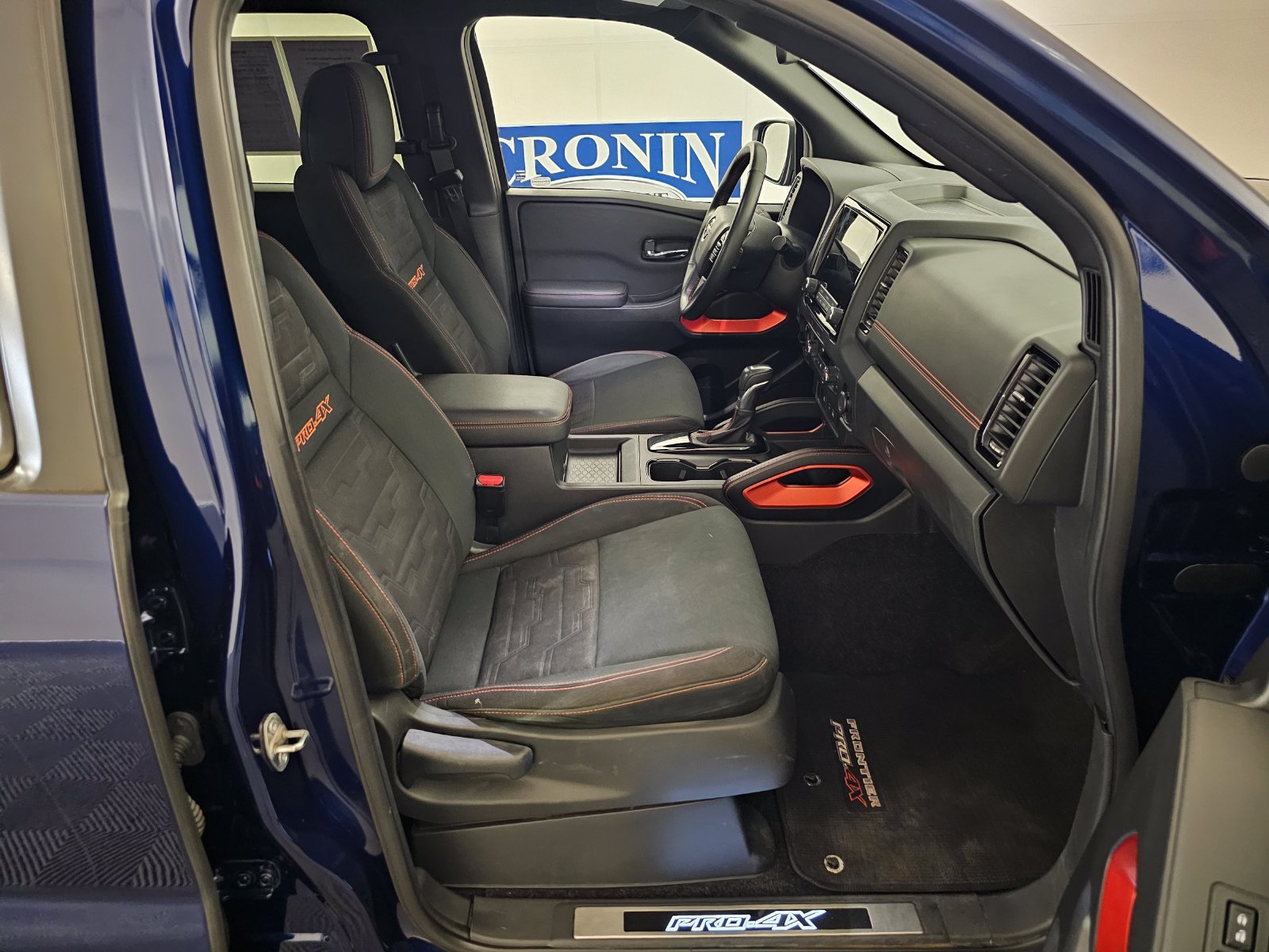 Used 2022 Nissan Frontier PRO-4X w/ Technology Package AWD/4WD image 28