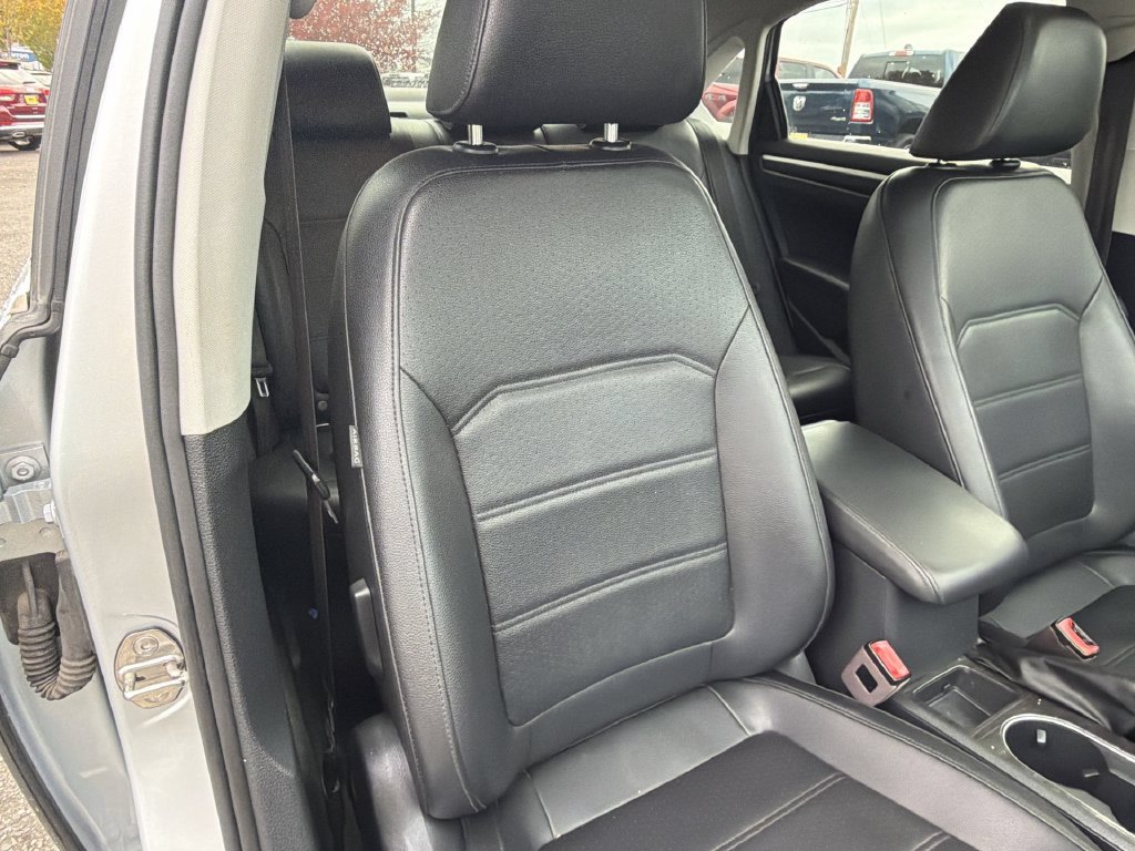 Used 2018 Volkswagen Passat 2.0T SE FWD image 28