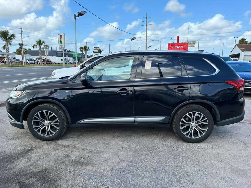 Used 2017 Mitsubishi Outlander GT image 3