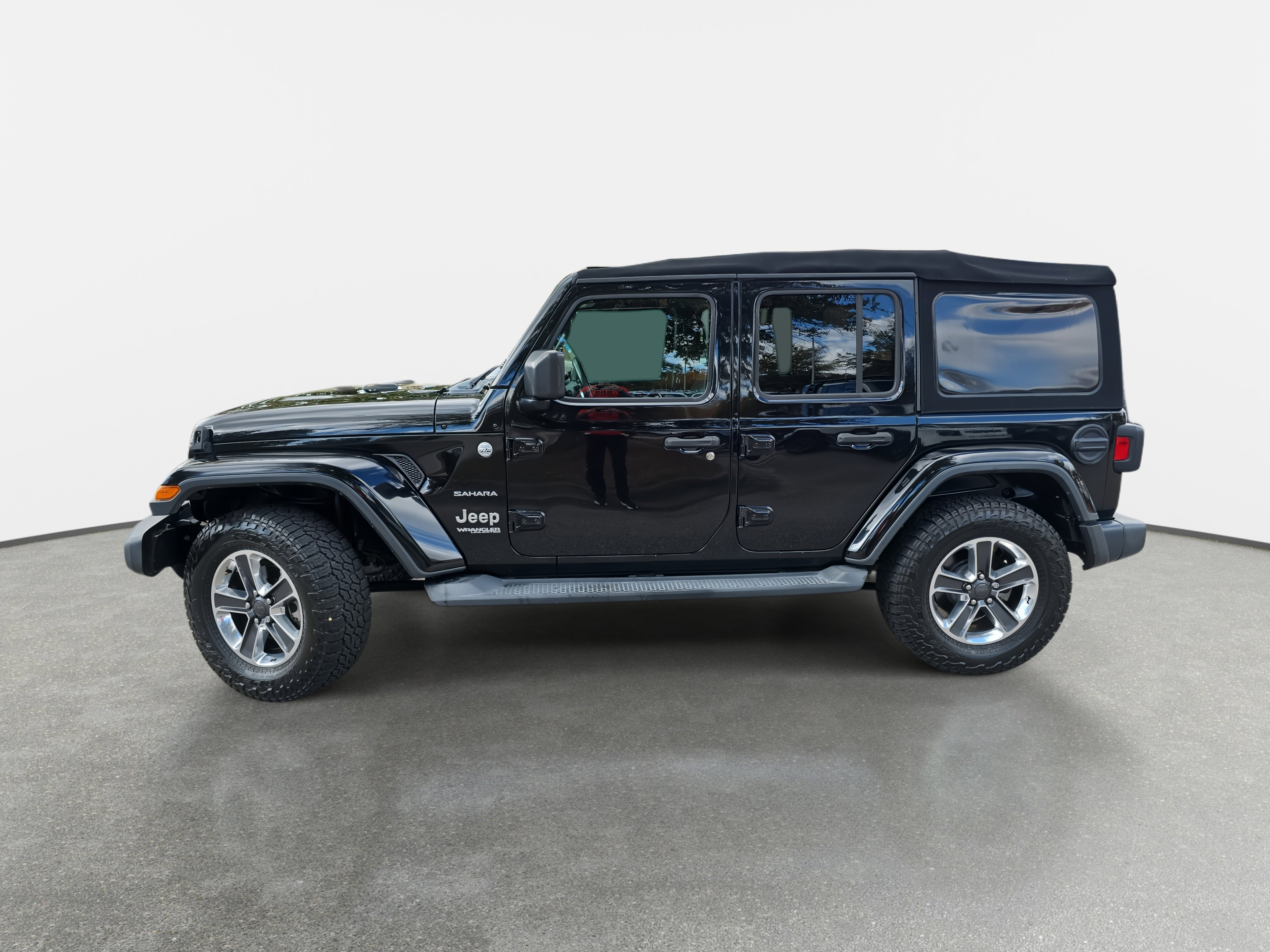 Used 2018 Jeep Wrangler Unlimited Sahara image 8