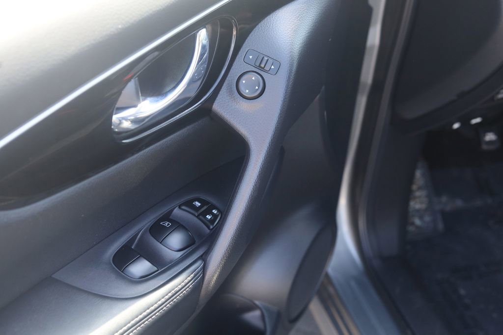 Used 2018 Nissan Rogue Sport SL w/ SL Premium Package image 21