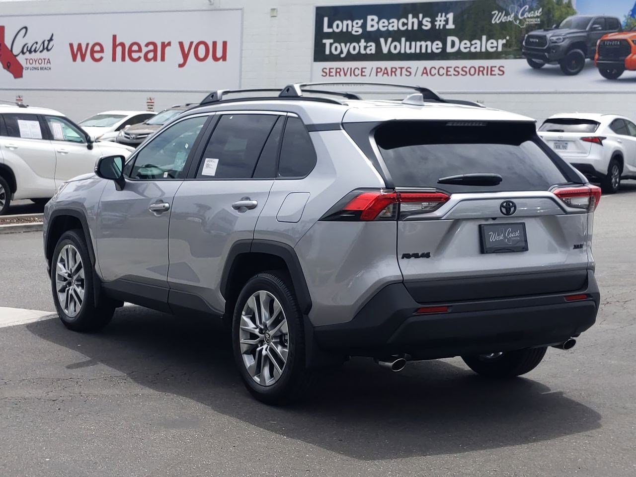 Used 2023 Toyota RAV4 XLE Premium image 6