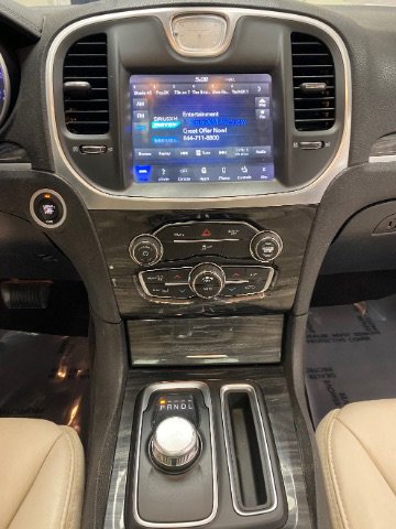 Used 2018 Chrysler 300 Touring L image 24