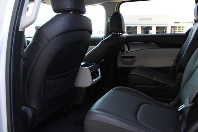 Used 2023 Kia Carnival LX FWD image 23