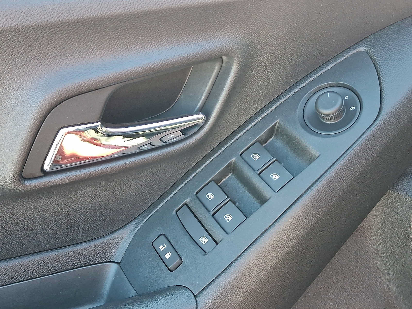 Used 2019 Chevrolet Trax LT w/ LT Convenience Package AWD/4WD image 12