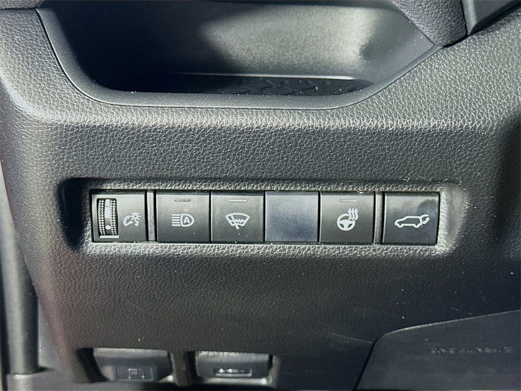 Used 2019 Toyota RAV4 XLE Premium image 22