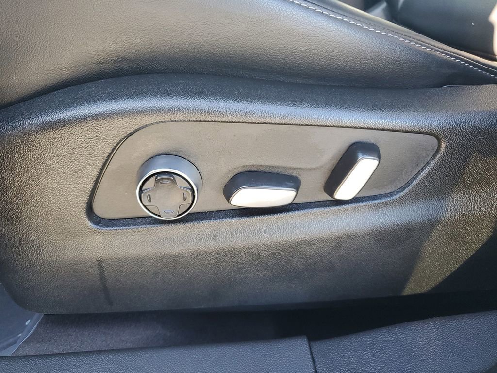 Used 2024 Cadillac XT4 Premium Luxury image 22