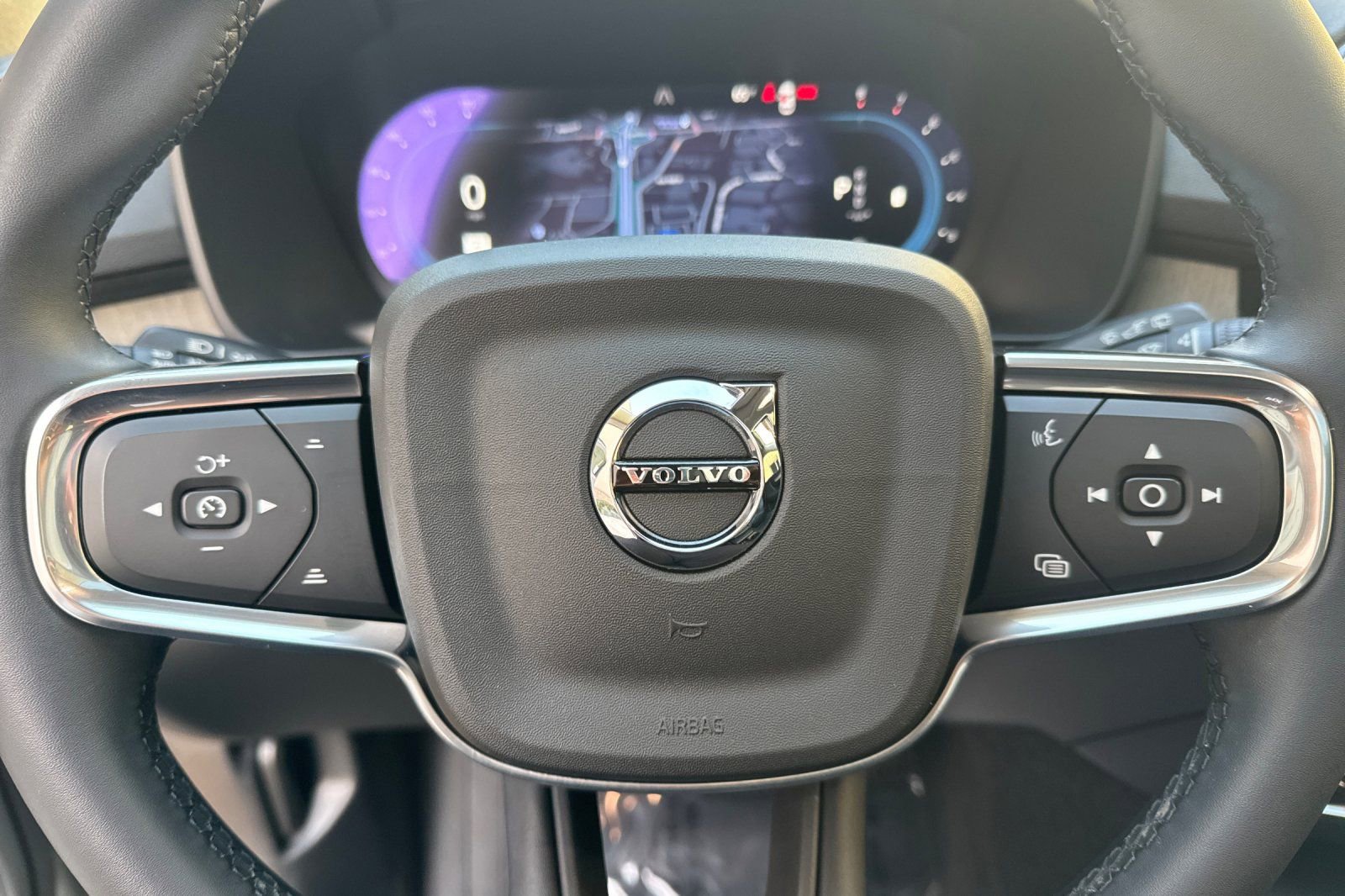 Used 2024 Volvo XC40 B5 Plus w/ Climate Package image 26